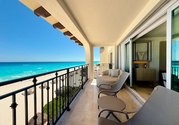 Grand Royal Suite Hot Tub adults only +18