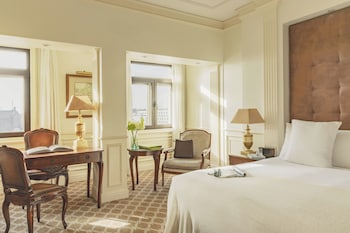 Supreme Room Red Level