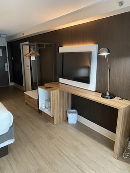 Standard Room, 2 Queen Beds, Non Smoking