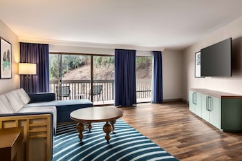 Suite, 1 Bedroom, Non Smoking, Balcony (2 Queen Beds with Sofabed)