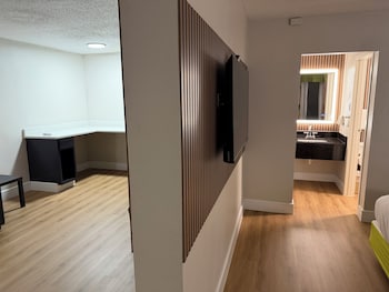 Suite, 1 King Bed, Non Smoking (with Sofabed)