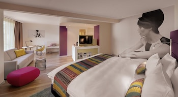 Suite, 1 King Bed, City View