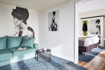 Suite, 1 Bedroom, Garden View
