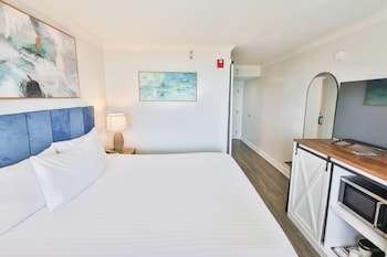 Room, 1 Queen Bed, Roll-in Shower
