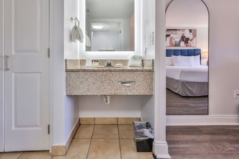 Room, 1 King Bed (First Floor)