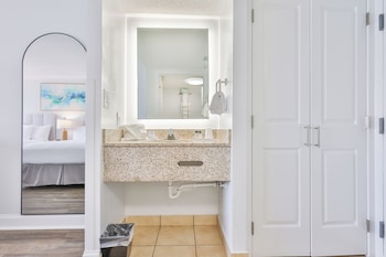 Room, 2 Queen Beds (Gulf View)