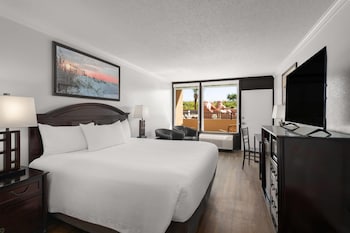 Room, 1 King Bed (Pool View)
