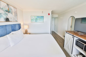 Room, 1 Queen Bed, Roll-in Shower