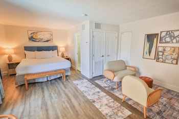 Studio, 1 King Bed (Bahama, Partial View)