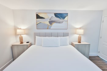 Suite, 1 King Bed (Bahama, Gulf View)