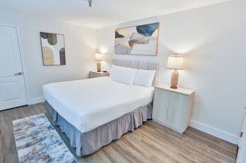 Suite, 1 King Bed (Bahama, Gulf View)