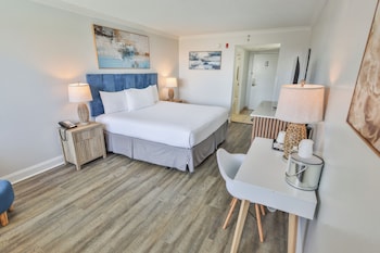 Room, 1 King Bed (Pool View)