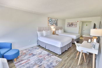 Room, 2 Queen Beds, City View