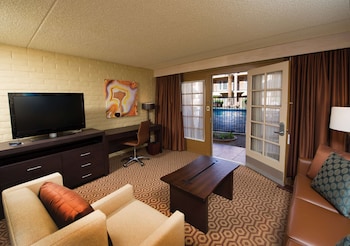 Suite, 1 King Bed with Sofa bed, Poolside (2 Room)