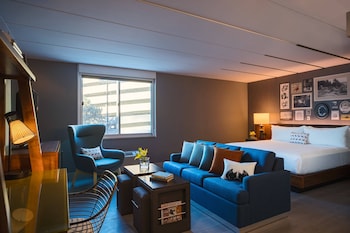 Junior Suite, 1 King Bed with Sofa bed