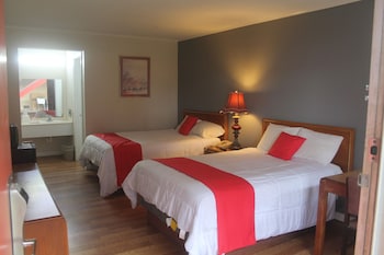 Basic Quadruple Room, 2 Double Beds - Smoking