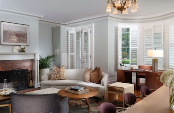 Sans Souci Governor Suite