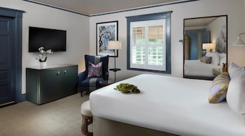 Clubhouse Deluxe Suite King