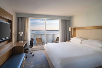 1 King Bed Suite, High Floor, Waterfront View, Sofa Bed, Balcony, Hearing Accessible