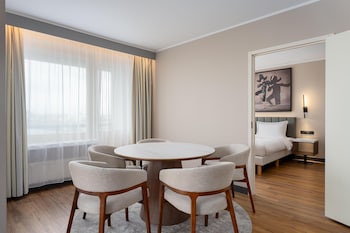 Suite, 1 Bedroom (with SPA Access)