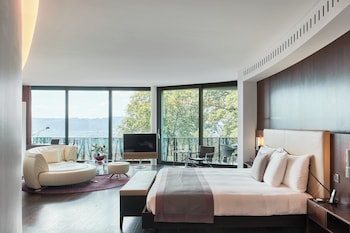 Junior Suite Deluxe, Alps/ Zurichsee View, Balcony, Whirlpool, Spa Access (12 years+)