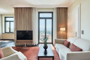 Junior Suite Deluxe, Alps/ Zurichsee View, Balcony, Whirlpool, Spa Access (12 years+)
