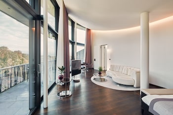Golf Suite, 170 m2, Panoramic View, Butler, Spa Access (12 years+)