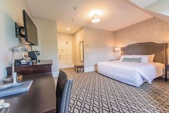 Standard Room, 1 King Bed, Non Smoking, Balcony
