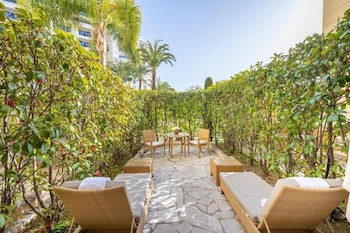 Deluxe room, city or courtyard view
