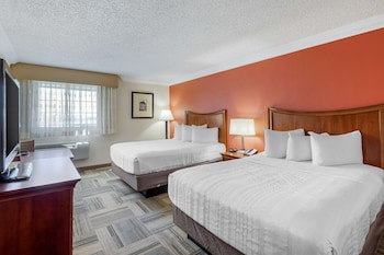Standard Room, 2 Queen Beds, Non Smoking, Refrigerator (Pet Friendly)