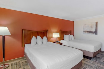 Standard Room, 2 Queen Beds, Non Smoking, Refrigerator (Pet Friendly)
