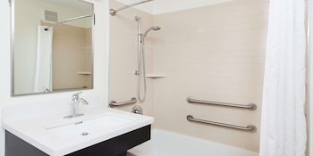 Studio Suite, 1 Queen Bed, Accessible (Mobility Roll in Shower)