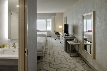 Room, 2 Queen Beds, Accessible, Bathtub (Mobility)