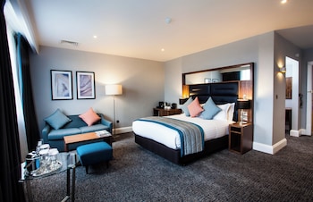 Junior Suite, 1 Queen Bed, Club Lounge Access (Lounge Access)