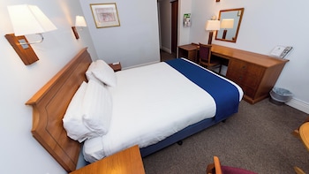 Standard Room, 1 King Bed (Walk-In Shower)