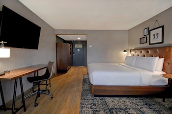 Deluxe Room, 1 King Bed with Sofa bed