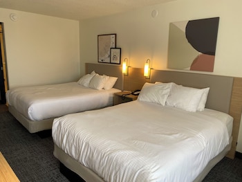 Deluxe Room, 2 Queen Beds, Non Smoking