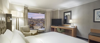 Deluxe Room, 1 King Bed, City View