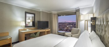Deluxe Suite, 1 King Bed (Lounge Access)