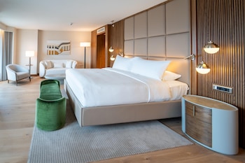 Suite, 1 Double Bed, Kitchenette