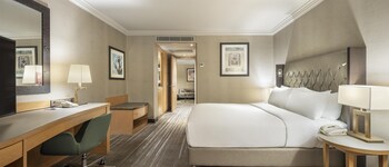 Deluxe Suite, 1 King Bed (Lounge Access)
