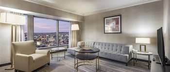 Deluxe Suite, 1 King Bed (Lounge Access)