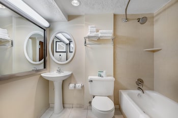 Standard Room, 2 Double Beds, Accessible, Bathtub