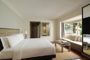 Garden View Corner Suite