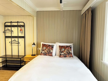 Standard Room, 1 Queen Bed, Non Smoking