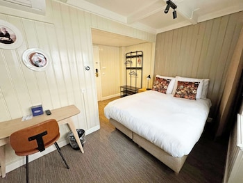 Standard Room, 1 Queen Bed, Non Smoking