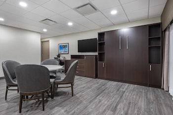 Standard Room, 2 Queen Beds, Refrigerator & Microwave, Poolside (1st Floor)