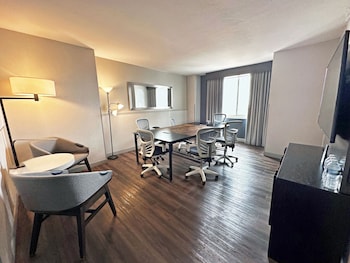 Suite, 1 King Bed (Conference)
