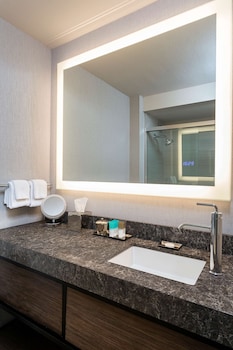 Room, 2 Queen Beds, River View