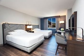 Room, 2 Queen Beds, River View